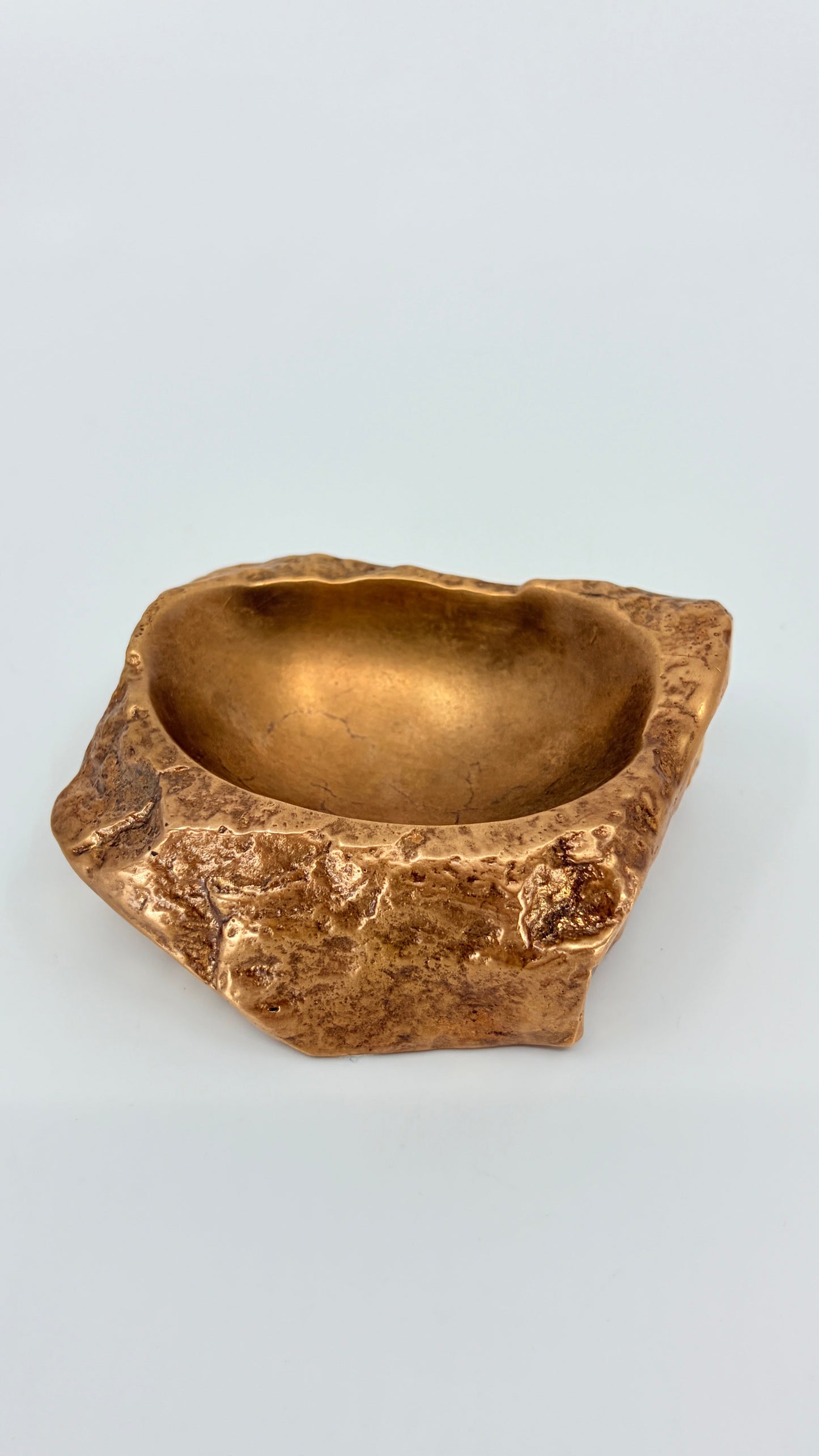 Schale aus Bronze von Monique Gerber