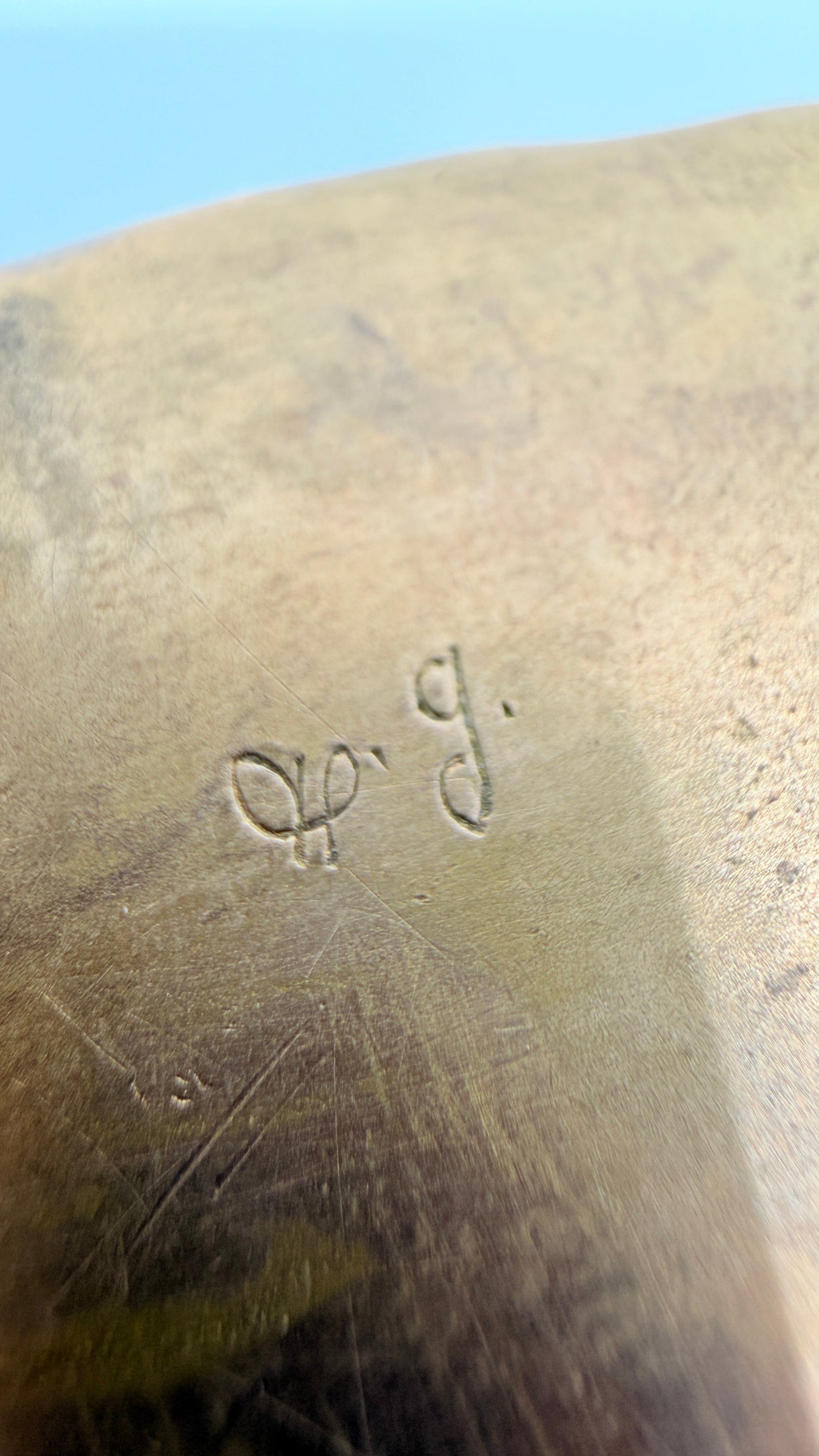 Schale aus Bronze von Monique Gerber