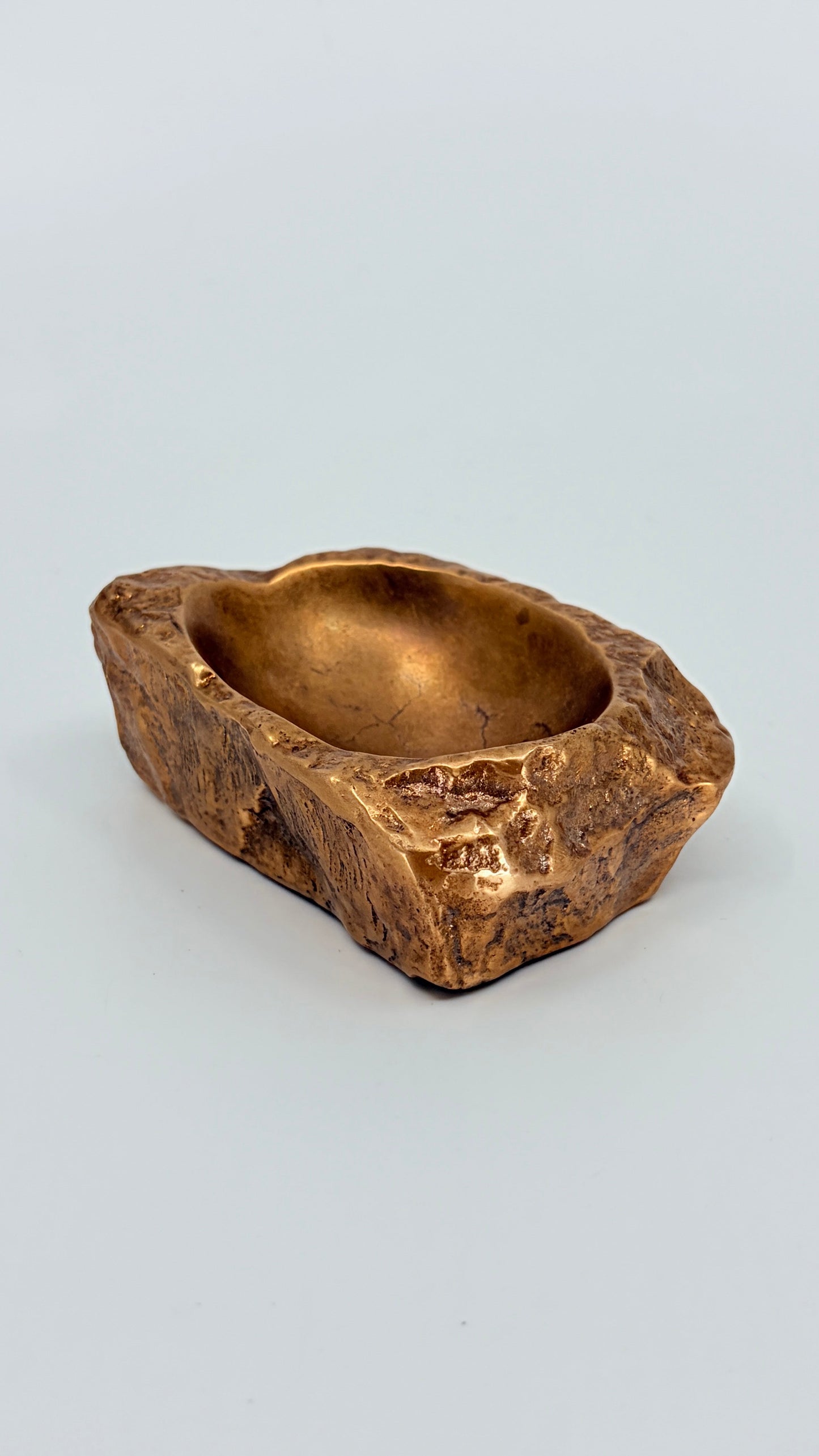 Schale aus Bronze von Monique Gerber