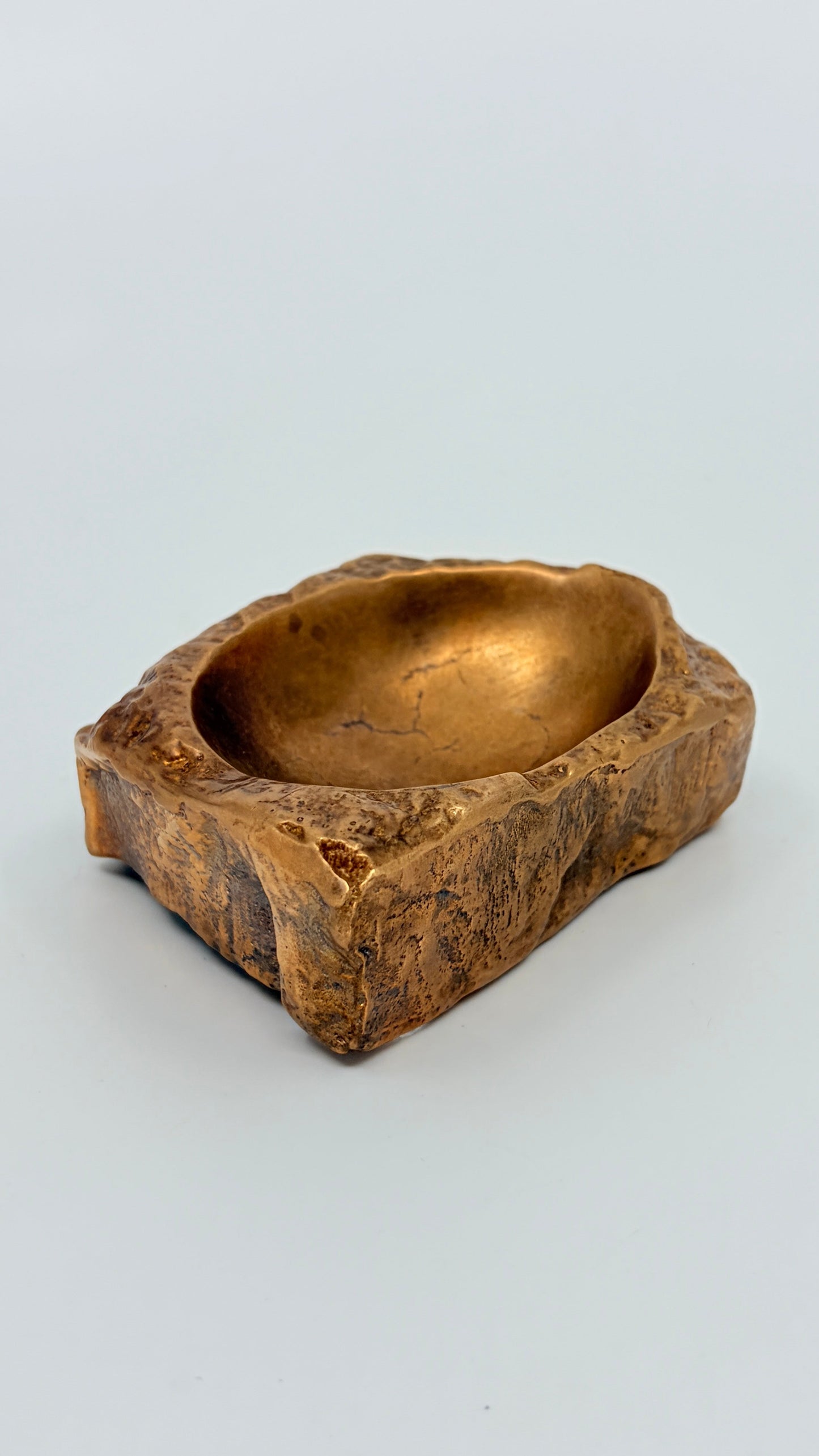 Schale aus Bronze von Monique Gerber