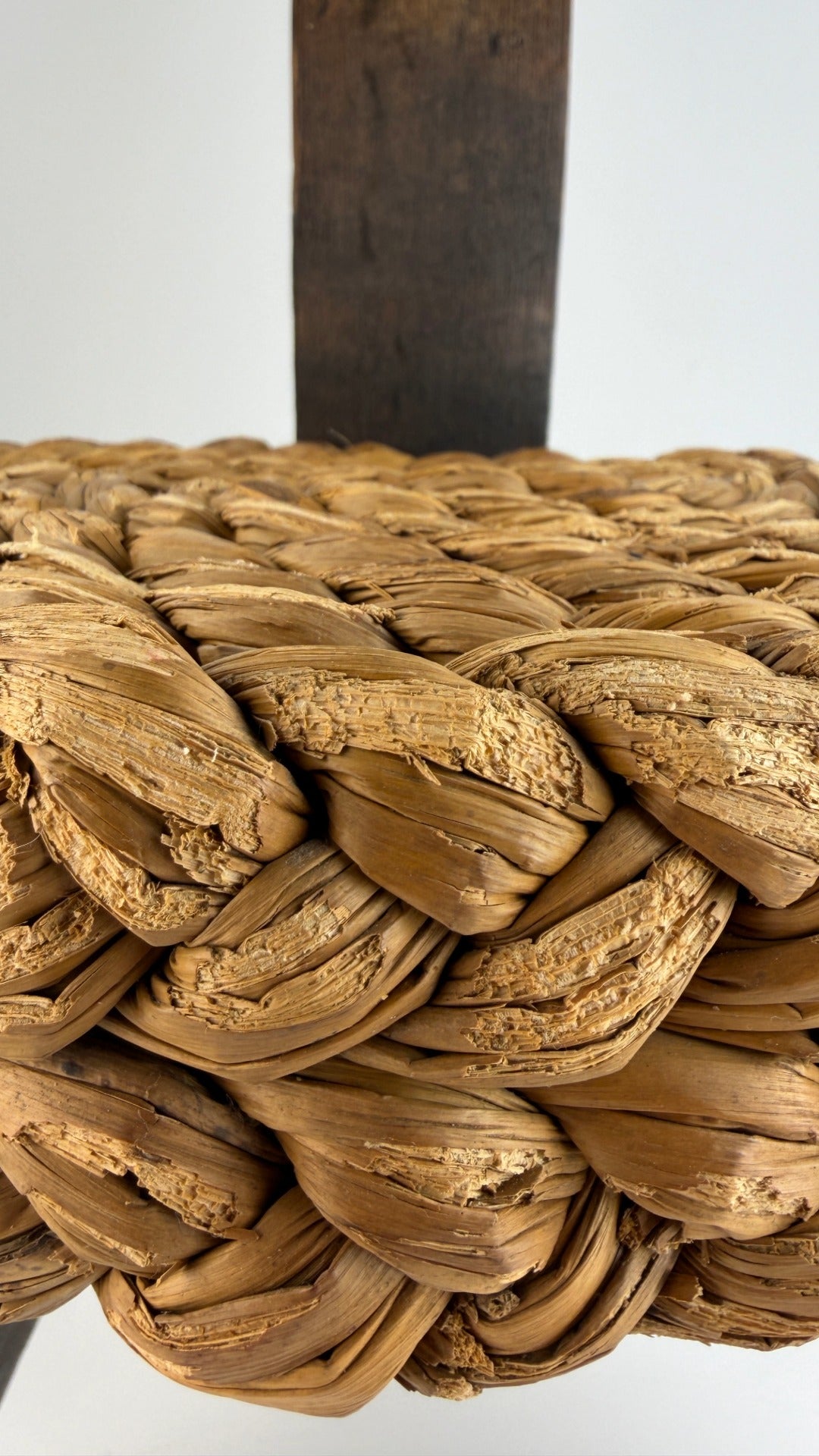 Dreibein-Hocker mit geflochtenem Sitz von Audoux & Minet