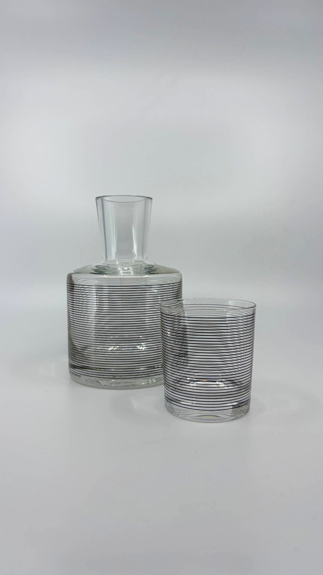 Carafe par Sottsass Associati et Defne Koz