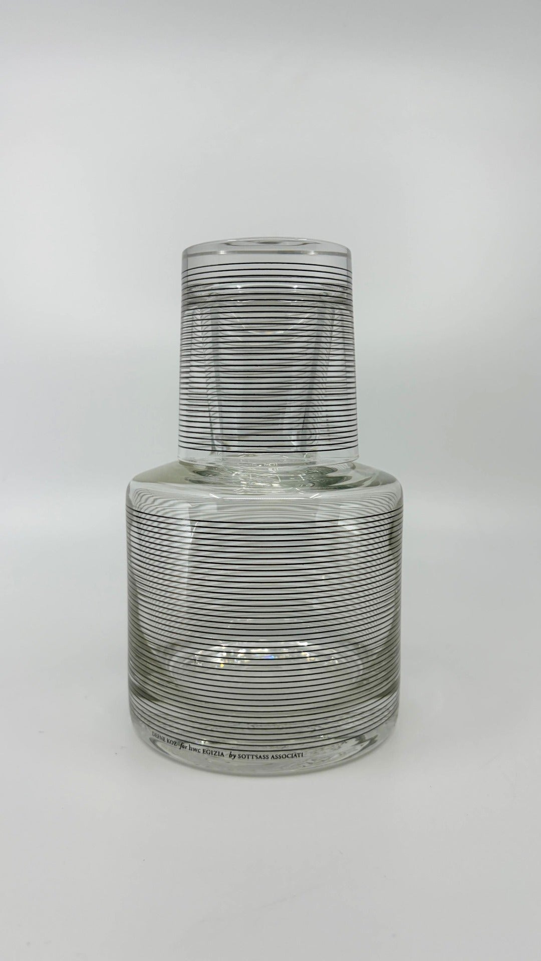 Carafe par Sottsass Associati et Defne Koz